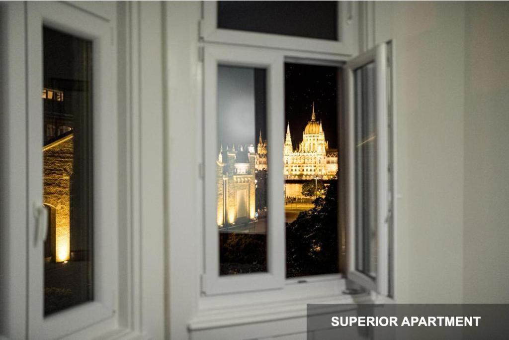 Bpr Agathe Elegant Suite With Parliament View Budapest Eksteriør billede
